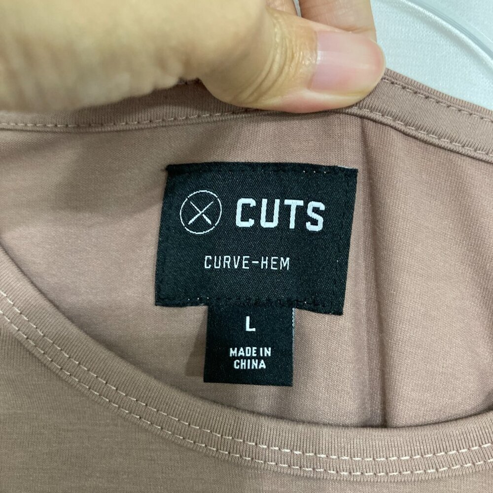 CUTS Taupe Tan Curve Hem Crew Neck Signature Fit Stretch Shirt Mens Large - Picture 3 of 9